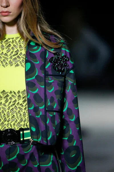 Look 98